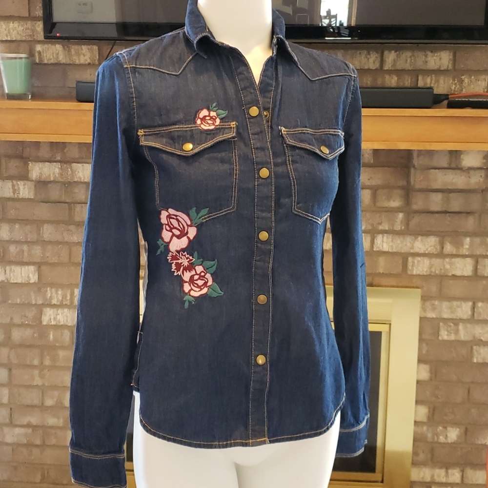 Denin shirt with embroidery